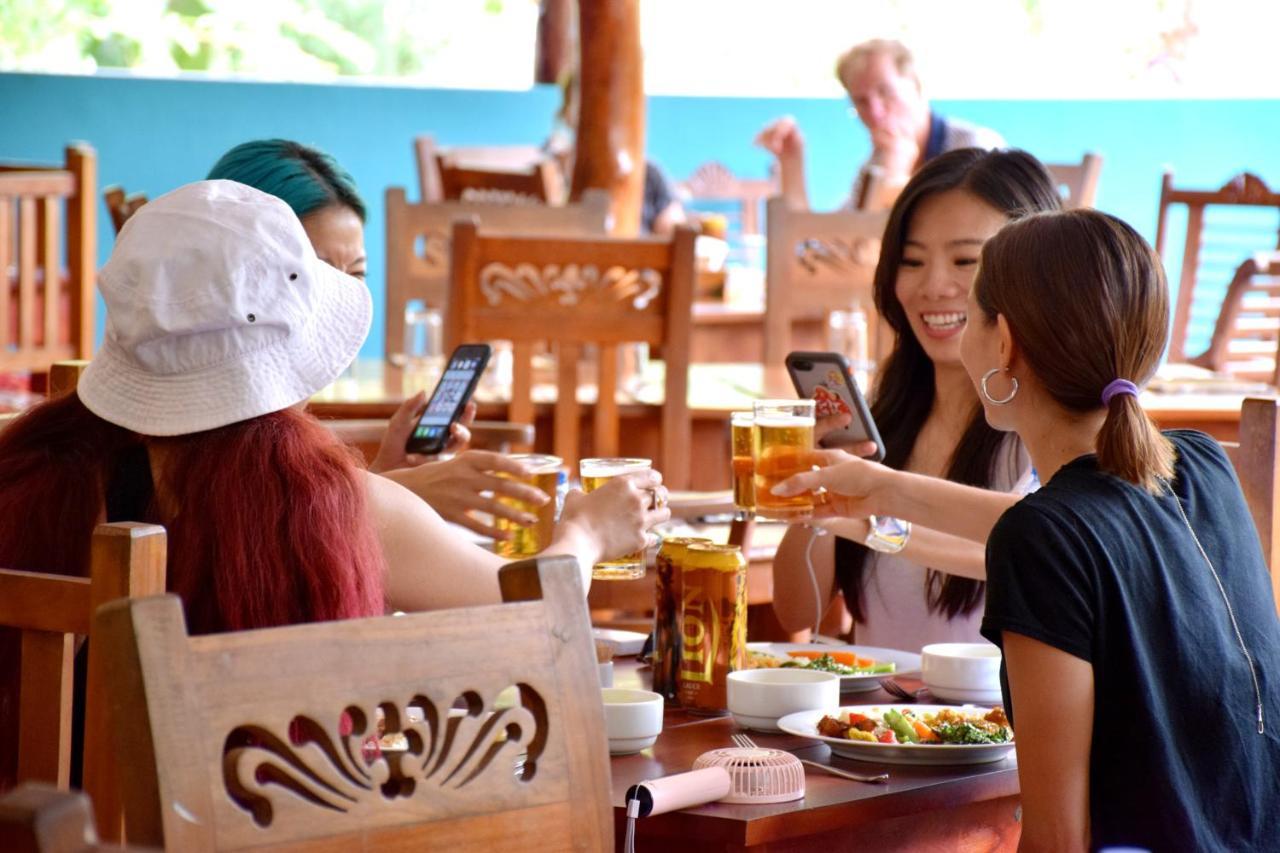 Hungry Lion Resort 锡吉里亚 外观 照片